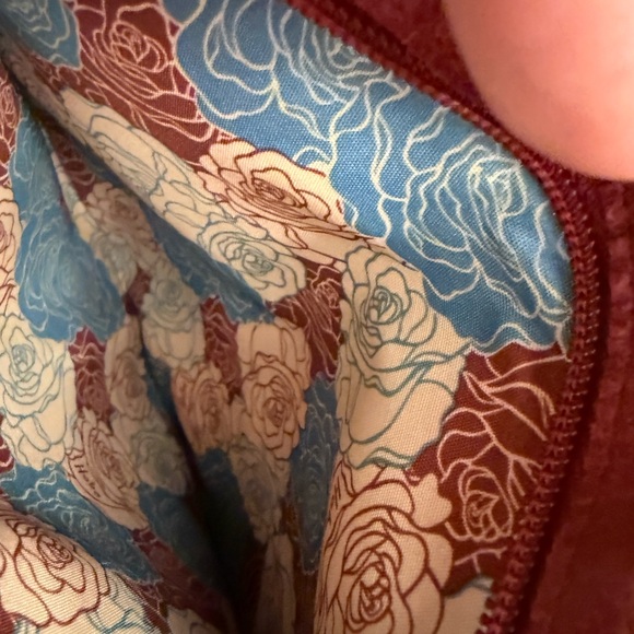 Hobo Womens Clutch Purse Wallet Magenta Leather Magnetic Bifold - Picture 4 of 13